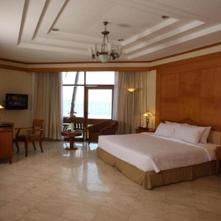 Makassar Golden Hotel Exterior foto