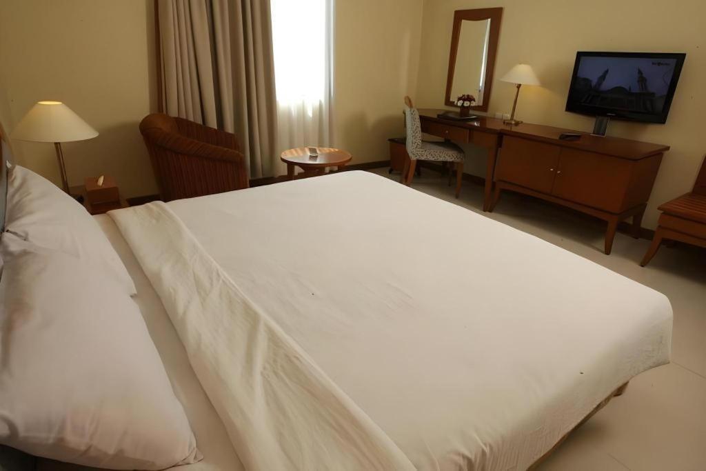 Makassar Golden Hotel Exterior foto