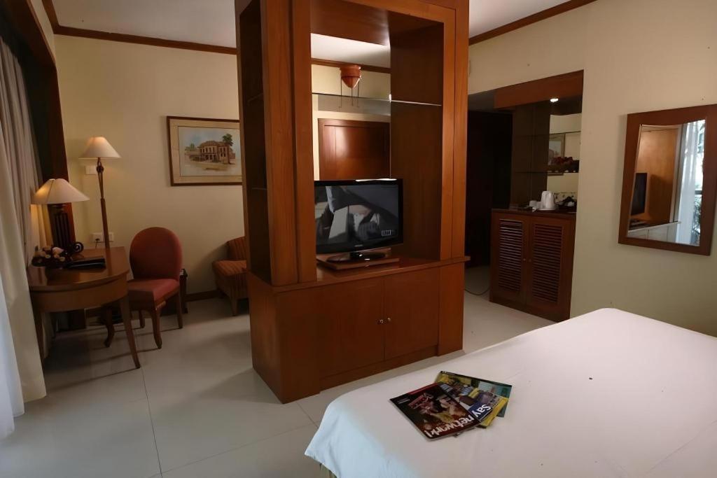 Makassar Golden Hotel Exterior foto