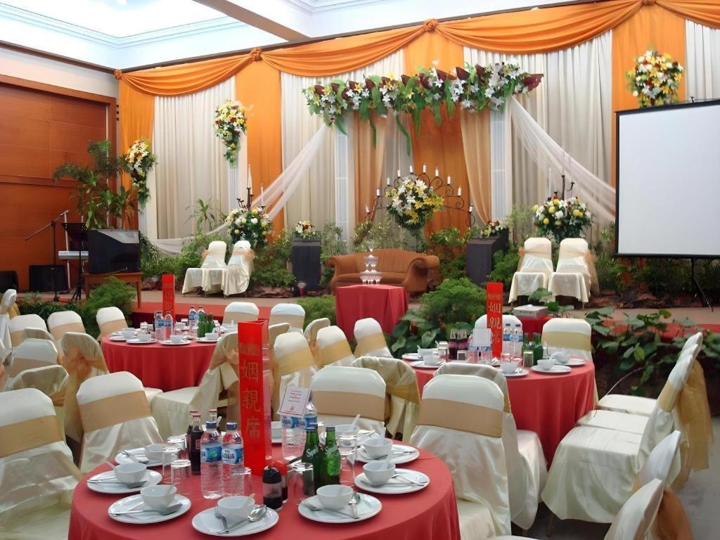 Makassar Golden Hotel Exterior foto