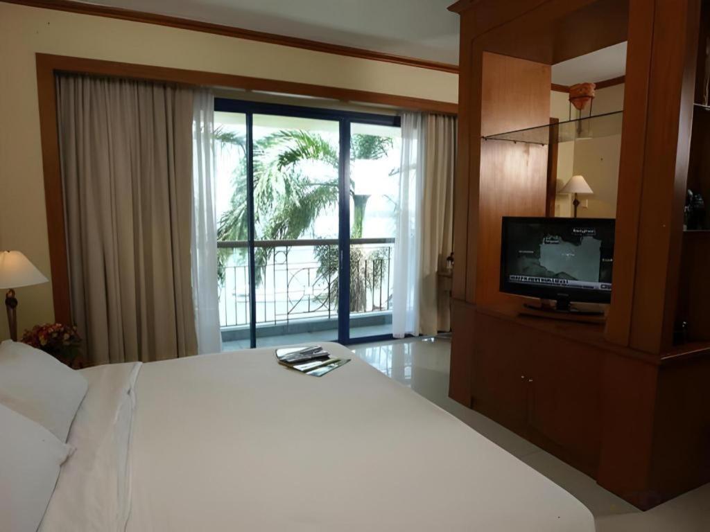 Makassar Golden Hotel Exterior foto